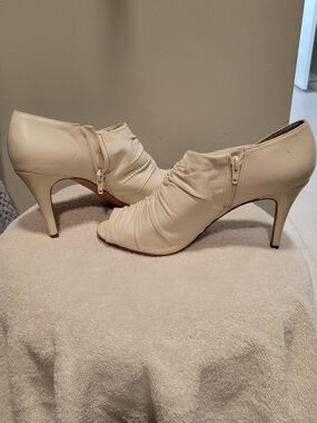 ANTONIO MELANI Ivory Ruched Booties